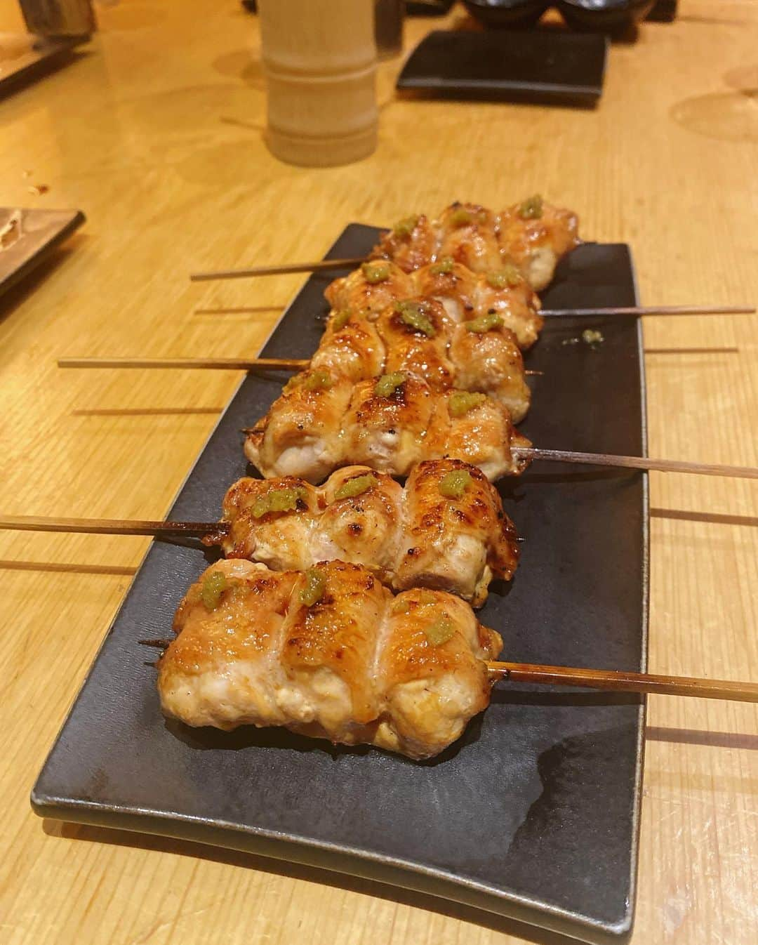 道岡桃子さんのインスタグラム写真 - (道岡桃子Instagram)「焼き鳥♪  レバーが好きです！  〆はラーメン🍜  後輩アナが撮ってくれました✌️  P.S.フォロワーさんが✨ ３万３０００人になりましたーーー‼️ いつもありがとうございます🙇‍♀️  #焼き鳥  #レバー  #ラーメン  #喜鈴別邸  #恵比寿  #恵比寿グルメ」2月4日 23時36分 - momoko_ana