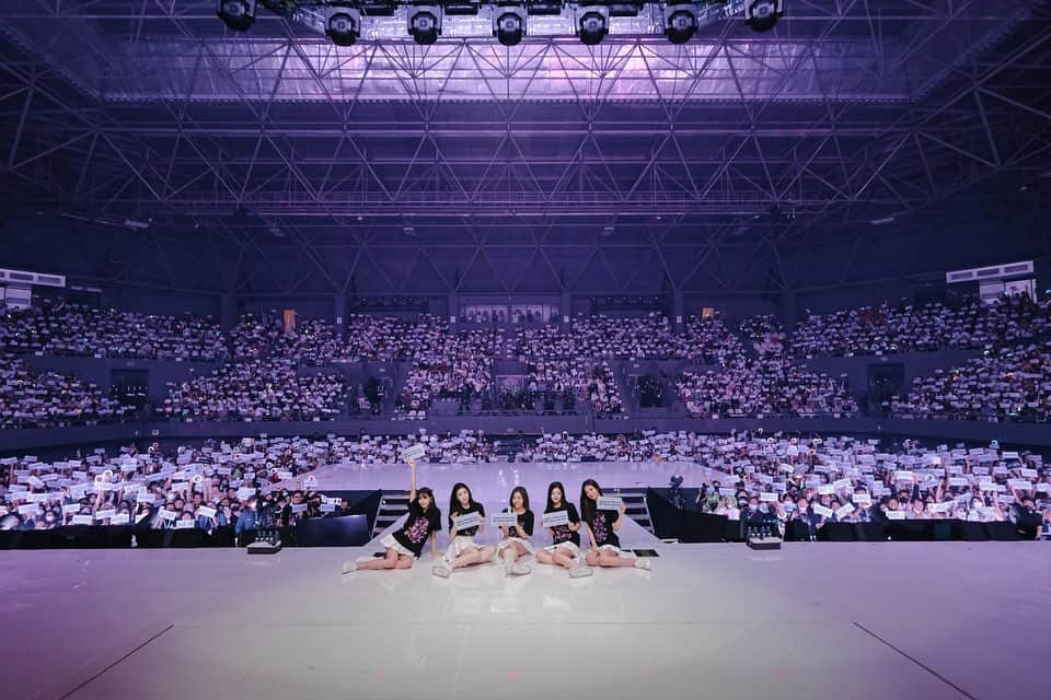 ITZYさんのインスタグラム写真 - (ITZYInstagram)「ITZY THE 1ST WORLD TOUR <CHECKMATE> in #JAKARTA  JAKARTA MIDZY Kalian jodohku✨🥰 ITZY가 있을게, 여기 by MIDZY side💝  #ITZY #MIDZY @itzy.all.in.us #ITZY_WORLD_TOUR ✈️」2月5日 0時15分 - itzy.all.in.us