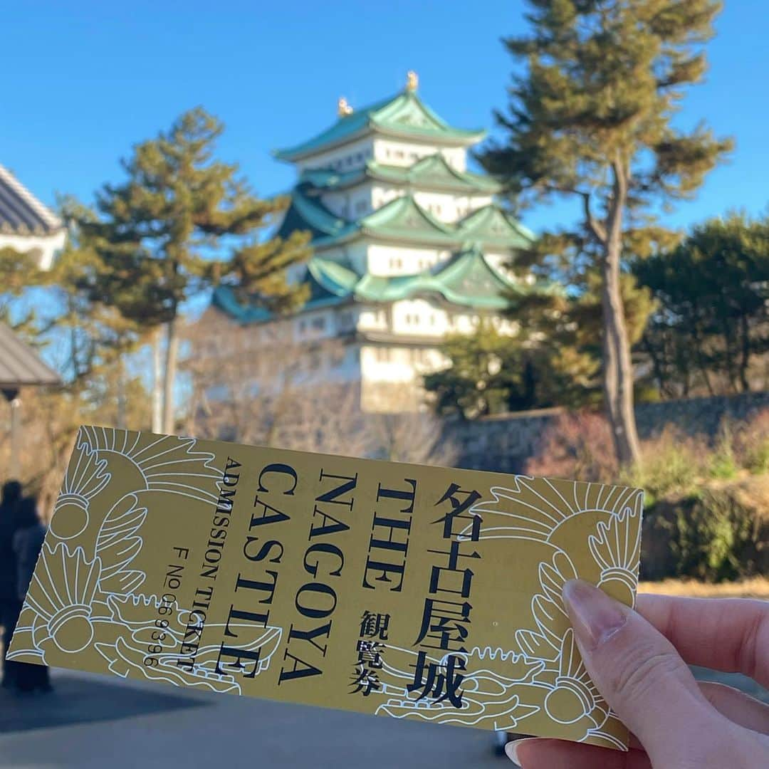 岩下真奈さんのインスタグラム写真 - (岩下真奈Instagram)「2023.02.05 #trip 🏯 * 先日の名古屋旅行、 早朝に到着し 名古屋と言えばのモーニングを頂き、 まずは名古屋城から観光して回りました☺️❤︎ . 歴史なんて詳しくなかったけど、 当時の白の工夫や裏話、再現など見て回ってたら すっごく楽しめちゃった🦋🦋 . 改めてとっても立派だったな〜〜❕ . 寺社仏閣巡りの趣味にお城巡りも追加されました💡 御城印集めて回るのも楽しい🤍 . 歴史学び直したいな、リスキリング……✍�笑 . . . #名古屋城 #名古屋観光 #名古屋旅行 #御城印巡り #御城印」2月5日 20時08分 - mana_mdleam