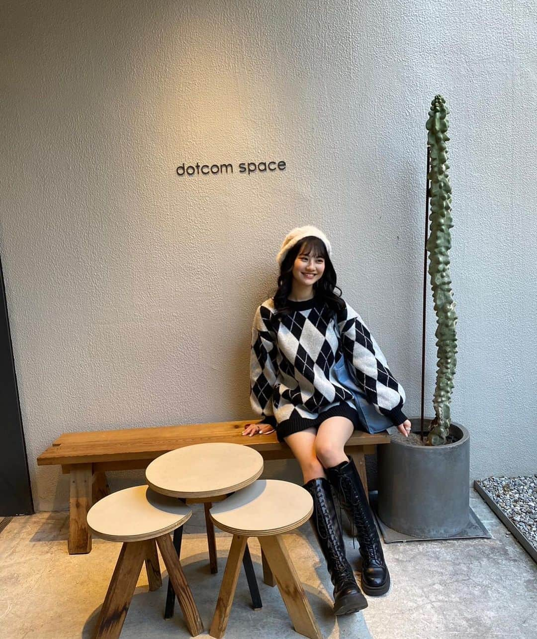 関谷瑠紀さんのインスタグラム写真 - (関谷瑠紀Instagram)「dotcom space🧇 ⁡ ✽季節のクロッフル ✽カフェラテ ⁡ いつかいこういつかいこうと狙ってたカフェ ベリーのクロッフルが絶品でした🍓 番号札？が「8」で思わず写真撮ったよね。 ⁡ ある人と一緒にいたから美味しさ2倍（だれかな？ ⁡ #dotcomspace #ドットコムスペース東京 #クロッフル #カフェラテ #カフェ巡り #原宿カフェ #ニコラ3月号 #ニコラ3月号発売中 #ニコラ #nicola #ニコモ #関谷瑠紀」2月5日 20時28分 - ruki_0808