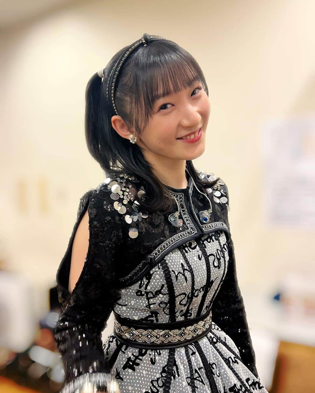 稲場愛香さんのインスタグラム写真 - (稲場愛香Instagram)「💫 ⁡ 宮本佳林 LIVE 2023 〜ヒトリトイロ〜 初日観させてもらいました！💜 ⁡ ⁡ とにかく、すごい、、、 ⁡ 1人でパフォーマンスだけで こんなに魅せられるのってスゴすぎる。 ⁡ ずっと全力で何曲も歌い続けているのに しんどそうな瞬間が全く無くて 宮本佳林さんの凄さを改めて感じました。 ⁡ ⁡ ハロプロ研修生のみんなもそれぞれ個性があって キラキラしていて素敵でした☺️ ⁡ ⁡ #宮本佳林 さん #ヒトリトイロ #エクステかわいい  #パフォーマンスかっこいい #儚い #刺激 #安定感  #ハロプロ研修生 #かわいい #未来 #わくわく  #まなかりん #らぶ 🐈」2月5日 21時17分 - manaka_inaba.official