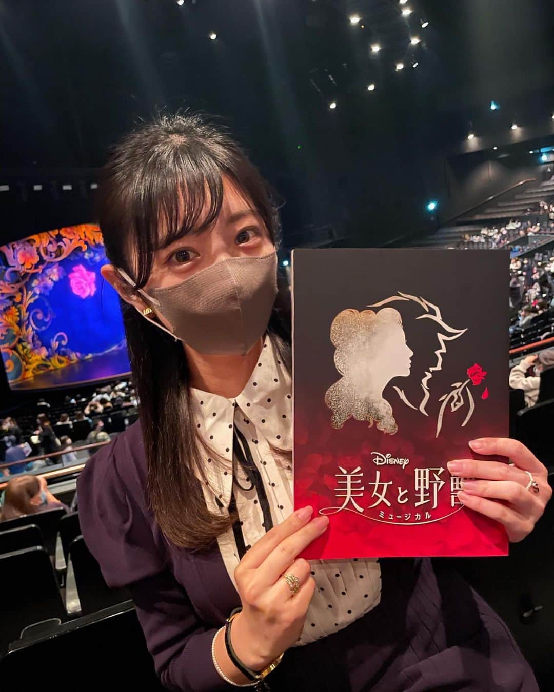 白戸ゆめのさんのインスタグラム写真 - (白戸ゆめのInstagram)「🌹  劇団四季 美女と野獣💛 6月にチケットを取ってから よ〜やく行ってきました🥺🎫  もう言葉にならないほど圧倒された、、、 アナ雪ぶりのミュージカルでした🎶 リトルマーメイドもライオンキングも見たから 次はアラジン見たい！！！  #劇団四季 #劇団四季美女と野獣」2月5日 22時58分 - yumeno.s_