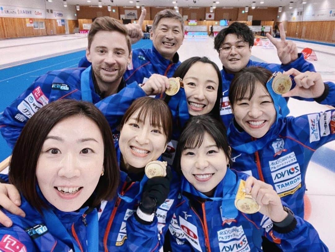 吉田知那美さんのインスタグラム写真 - (吉田知那美Instagram)「・ Japan curling champion 2023🏆 Our next stage is in Sweden🇸🇪 Can’t wait to play in the WWCC since 2016 we competed last time world.  応援、サポート、製氷、運営、報道、そして対戦。 関わってくださったみなさん本当にありがとうございました。そしてお疲れさまでした。  次のロコ・ソラーレの選手の試合は、エドモントン で行われるJD選手（ @teamk_sturmay )のアルバータ選手権です。 なんとまさかの明日はじまります。そのため現在JDは急いで帰っております🇨🇦 ロコ・ソラーレJD選手の応援、よろしくお願いいたします！ #多忙  #jcc2023 #win #日本代表 #カーリング @locosolareofficial」2月6日 15時14分 - chinami1991