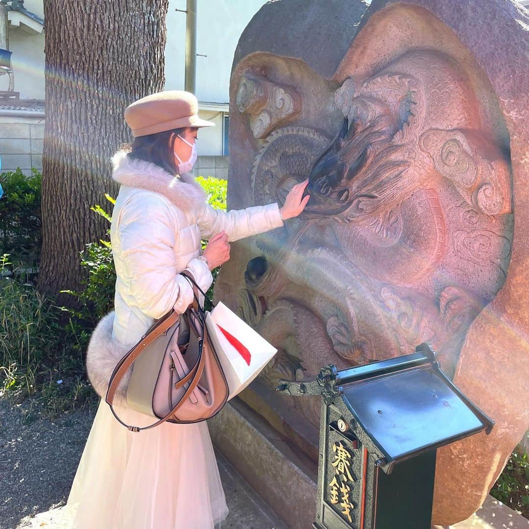 理絵さんのインスタグラム写真 - (理絵Instagram)「宝塚の下級生ピヨピヨ(湖泉きらら)と⛩田無神社へ🐉  #田無神社 #神社 #元宝塚 #宝塚og」2月6日 17時33分 - ____rie____