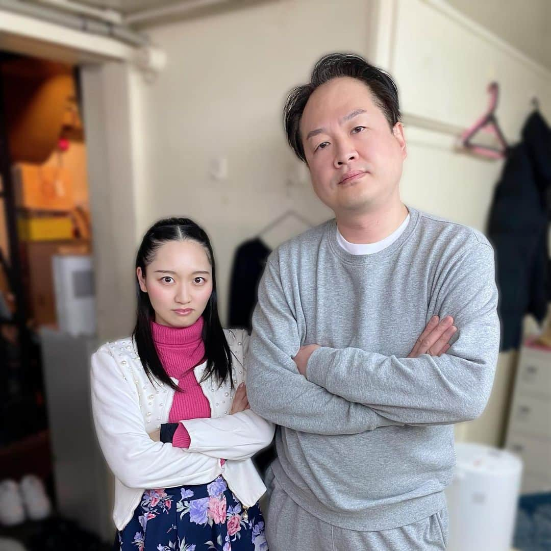 松浦景子さんのインスタグラム写真 - (松浦景子Instagram)「本日、新喜劇の千穐楽でした♡ 12ステありがとうございました♡  久しぶりにダブル松浦そろいました♡  またケンカしようね♡♡  W松浦は今回ないすカップルな役で 色々あって（はしょりすぎ） 最後絵本の中に入ってしまうというおもしろオチだったので その時の絵本の写真と （進行さん小道具製作すごすぎ）  カメラを向けたら絶対男前としてキメ顔してくる吉田裕さんと （連写したら本性でてくるタイプ）  デカい鏡の前でキメるイケてる私たちでーす！  新喜劇は今週も平和でした！  #吉本新喜劇 #新喜劇 #よしもと新喜劇 #吉本興業 #祇園花月#よしもと祇園花月  #松浦真也 #松浦景子 #バレエ大好き #けっけちゃんねる #吉田裕 #🐎 #🐴 #マキバオー」2月6日 21時02分 - pinkpinks13