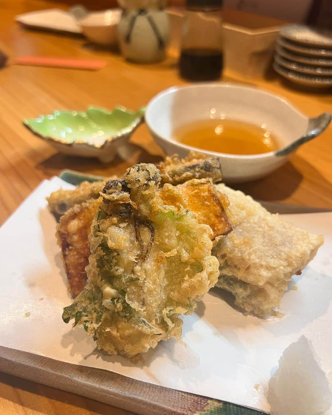 加藤里奈さんのインスタグラム写真 - (加藤里奈Instagram)「⋆  旦那と、大好きなお寿司ディナー🍽🍣  寿司葵 ꒰ @susi_aoi ꒱ さんにお邪魔しました♡  単品で食べたいお寿司をたくさん頼んだんだけど、 どれもとっても美味しいし、 コスパ最強でした🙏🏻  私は、トロたく巻きが好きだったな〜 でもどれも本当に美味しかったです🤤🤍  天麩羅も何種類か頼んで 大満足です♡  次はランチコースで行こうかな🤔 場所は清水駅からすぐです！  woomypr #お寿司 #寿司 #寿司ランチ #寿司ディナー #寿司屋 #寿司葵 #葵 #とろたく #まぐろ #天麩羅 #てんぷら #ふぐ料理 #牡蠣 #清水駅 #栄グルメ #栄ディナー #栄寿司 #おすし #寿司 #うなぎ #てんぷら #弁当 #テイクアウト #名古屋グルメ #名古屋市北区」2月6日 21時04分 - katoco0326