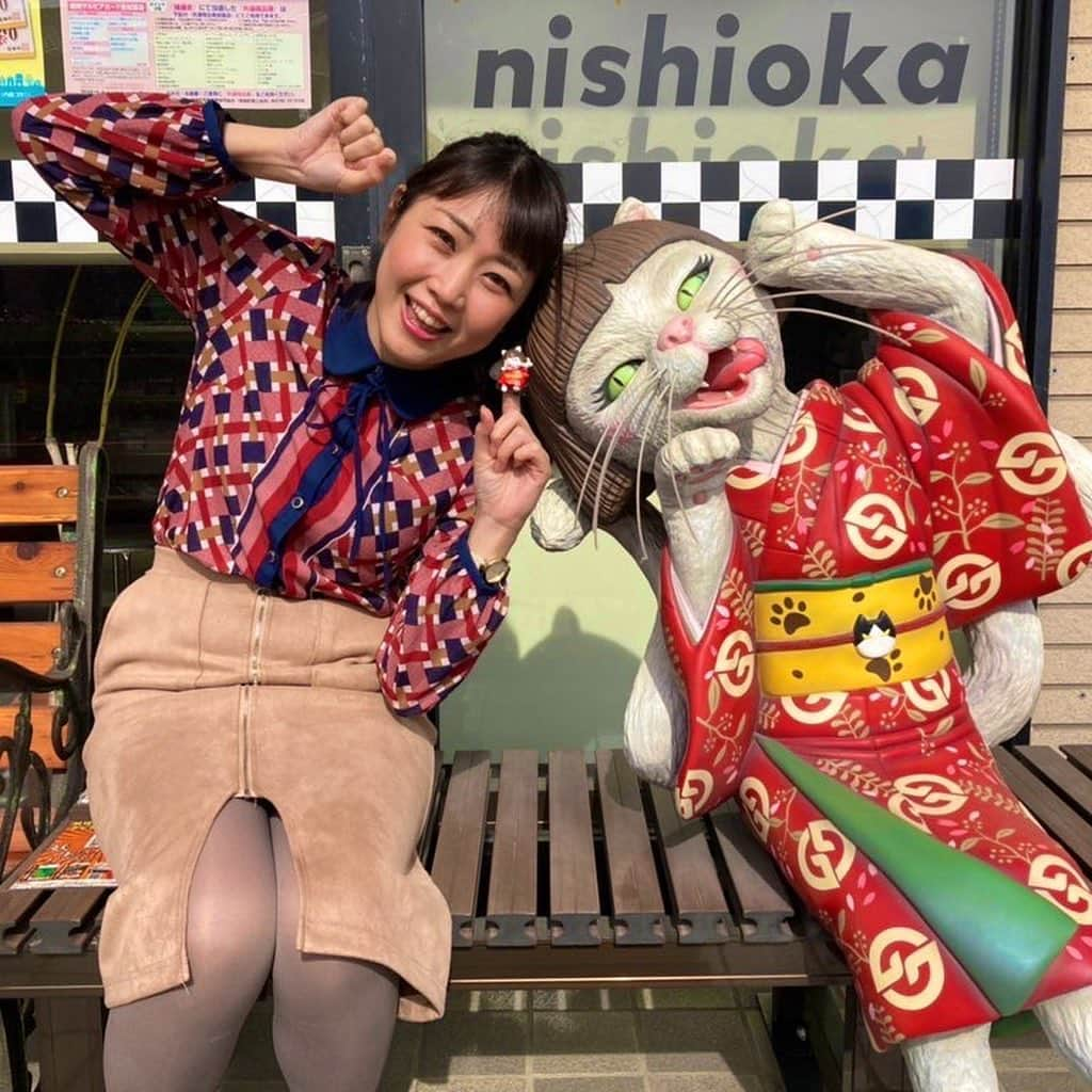 高橋沙織さんのインスタグラム写真 - (高橋沙織Instagram)「今日はガジロウさんに兵庫県福崎町を案内してもらいました〜^ ^ 町の至る所に設置されてる「妖怪ベンチ」巡るの楽しすぎ！映えすぎ！！  ガジロウと赤阪さんはやっぱりそっくりだけど... さおりんと猫またもなかなか良い感じじゃない？ まだまだ写真あるから少しずつアップしていくにゃん🐱  #兵庫県福崎町 #妖怪ベンチ #ガジロウ #ガジ子 #カッパ兄妹 #ふるさと大使 #アルミカン #猫また #猫また姉妹 #アマビエ」2月6日 23時49分 - arumikan_saorin