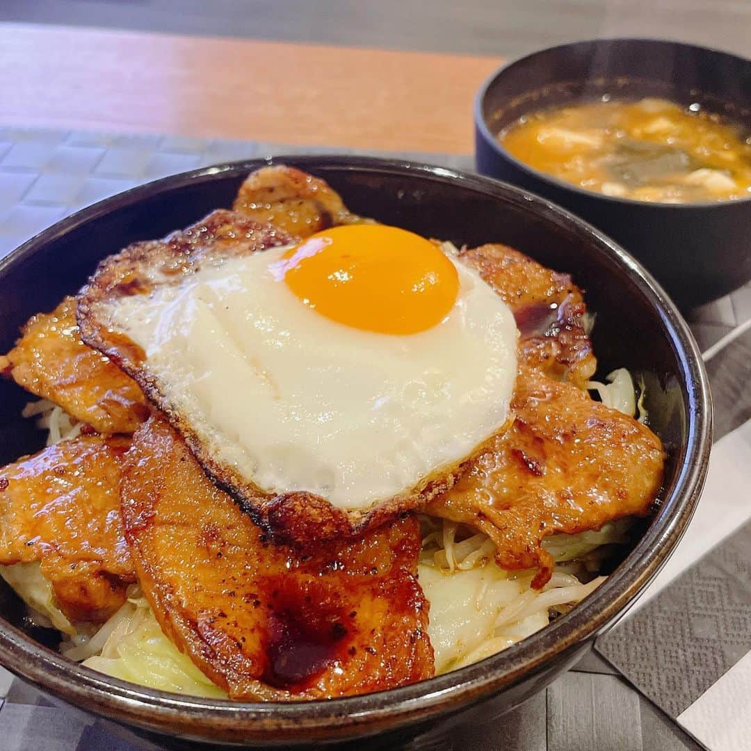 葉月里緒奈さんのインスタグラム写真 - (葉月里緒奈Instagram)「豚丼メインor納豆チゲメインの夕ご飯。 #おうちごはん #夕ご飯#豚丼#北海道十勝豚丼のたれ #納豆チゲ#rionahazuki」2月7日 7時39分 - riona_hazuki