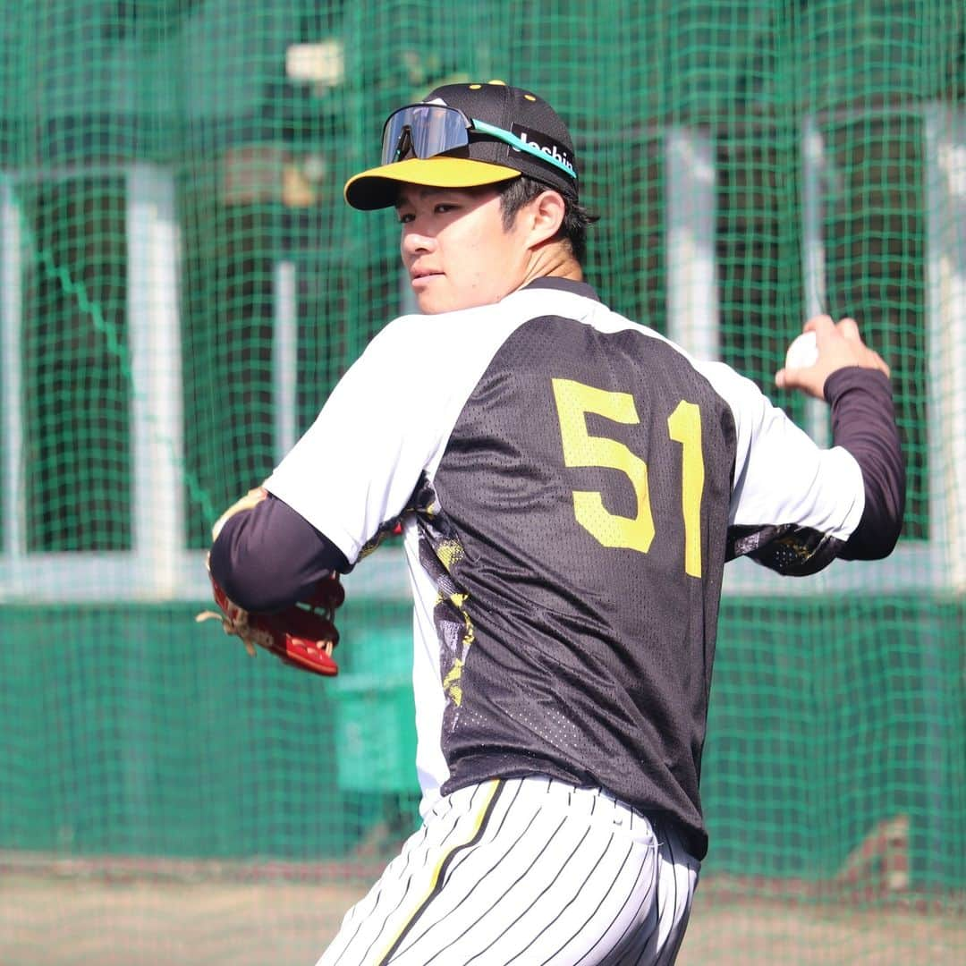 阪神タイガースさんのインスタグラム写真 - (阪神タイガースInstagram)「2月7日、宜野座村野球場での春季キャンプの様子・野手編です！ #木浪聖也 選手 #中野拓夢 選手 #佐藤輝明 選手 #熊谷敬宥 選手 #髙山俊 選手 #大山悠輔 選手 #坂本誠志郎 選手 #梅野隆太郎 選手 #植田海 選手  #小幡竜平 選手 #阪神タイガース #宜野座キャンプ #宜野座村 #ARE ★キャンプ中継は#虎テレ で！」2月7日 16時19分 - hanshintigers_official