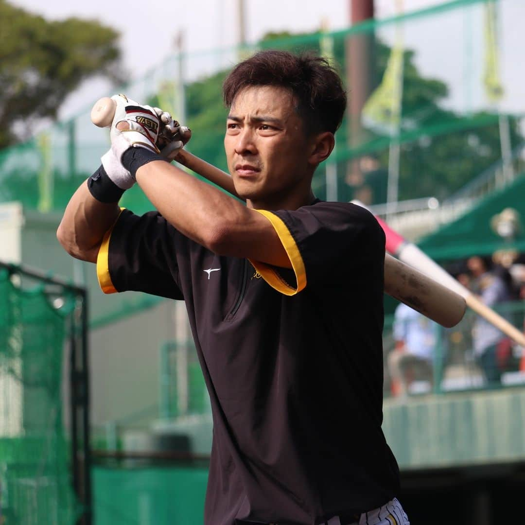 阪神タイガースさんのインスタグラム写真 - (阪神タイガースInstagram)「2月7日、宜野座村野球場での春季キャンプの様子・野手編です！ #木浪聖也 選手 #中野拓夢 選手 #佐藤輝明 選手 #熊谷敬宥 選手 #髙山俊 選手 #大山悠輔 選手 #坂本誠志郎 選手 #梅野隆太郎 選手 #植田海 選手  #小幡竜平 選手 #阪神タイガース #宜野座キャンプ #宜野座村 #ARE ★キャンプ中継は#虎テレ で！」2月7日 16時19分 - hanshintigers_official