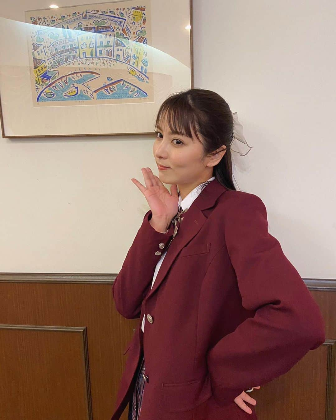 石川恋さんのインスタグラム写真 - (石川恋Instagram)「この後24:55〜KTV「#ブルーバースデー」いよいよ今日から始まります！ カンテレが映らない地域の方は#dtv #TVer からご覧いただけますのでぜひに✨ オフショットが制服なのは、大人になった現在⇆10年前の高校時代をタイムリープするお話だからです🤫 これからどんどん衝撃の展開が続いていくので、どうぞ毎週お見逃しなく、、💙」2月7日 17時17分 - ren_ishikawa