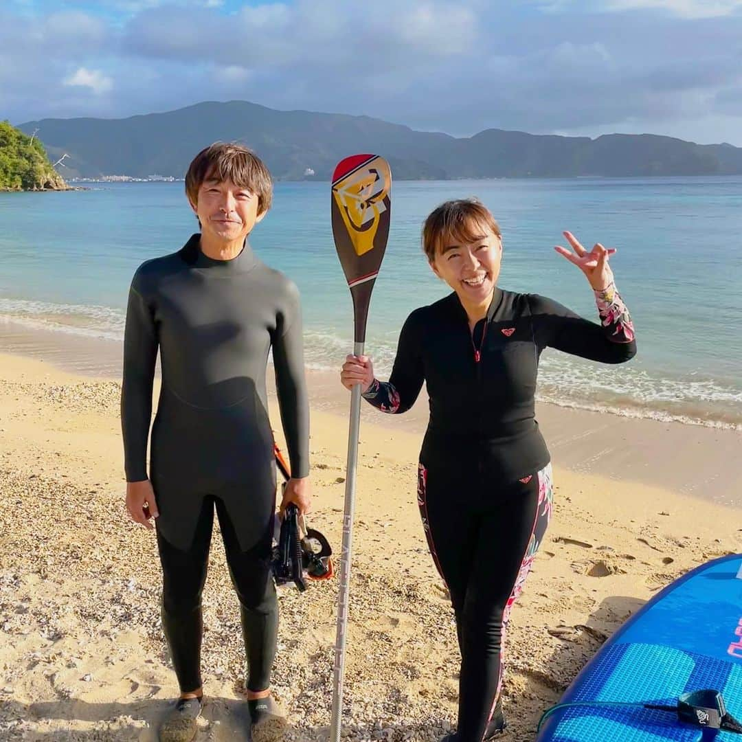 田中律子さんのインスタグラム写真 - (田中律子Instagram)「マネージャーからのお知らせ📺  TOKAIケーブルネットワーク 『田中律子のあなたと旅するSUP』 2月は奄美大島 加計呂麻島編です🏝🏄‍♀️ ゲストはこの方！IMALUちゃん。 @imalu_0919   神が宿っていると言われてる武名のガジュマル、 諸鈍デイゴ並木を歩いて、諸鈍かなめちゃん(食堂)で 島の美味しいソウルフードやたこ焼きを頂いて🤤 佐知克海岸(さちゆきかいがん)でSUPと シュノーケル🤿を堪能。  お天気もロケに合わせて太陽が出てくれたり、 空港までの帰り道はお天気が崩れるも、虹が出たり…🌈 なんだか神秘的な時間でした🌴✨  サップガイドは、 斎藤大輔さん(カケロマアイランドリトリート) @bubukosuke  ご協力ありがとうございました🙏  2月いっぱい下記チャンネルでご覧いただけます。 【111ch】 月曜　10:00、22:00 金曜　18:30 土曜　7:30、13:30 日曜　7:30 【121ch】 土曜　9:00 日曜　20:00  【放送局】 TOKAIケーブルネットワーク トコちゃんねる静岡 エルシーブイ 倉敷ケーブルテレビ 厚木伊勢原ケーブルネットワーク  いちはらコミュニティネットワークテレビ 東京ベイネットワーク テレビ津山 仙台CATV イッツ・コミュニケーションズ 沖縄ケーブルテレビ スターキャット 御前崎ケーブルテレビ ひまわりネットワーク ケーブル4K チャンネル700  #tokaiケーブルネットワーク #田中律子のあなたと旅するsup #田中律子 #imalu ちゃん #catv#ドローン#4k#sup #奄美大島#加計呂麻島 #amami#kakeroma#japan」2月7日 17時57分 - ri2kotanaka