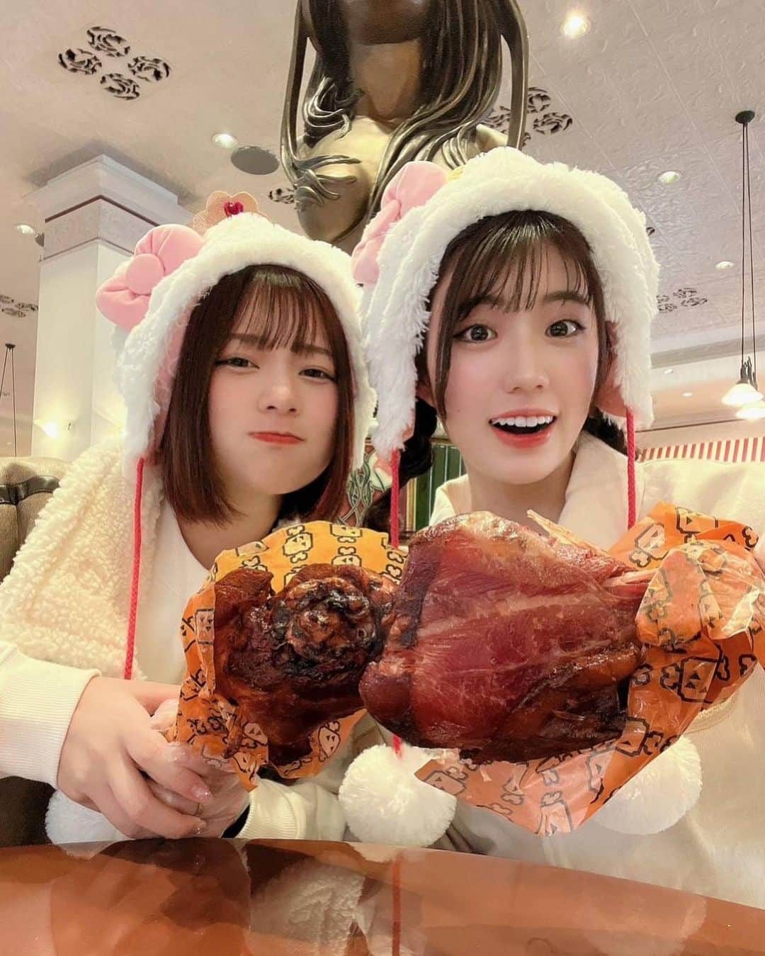 上ノ堀結愛さんのインスタグラム写真 - (上ノ堀結愛Instagram)「やばい！こんなでかいお肉初めてみた🍖🤍」2月7日 19時05分 - yua.0201