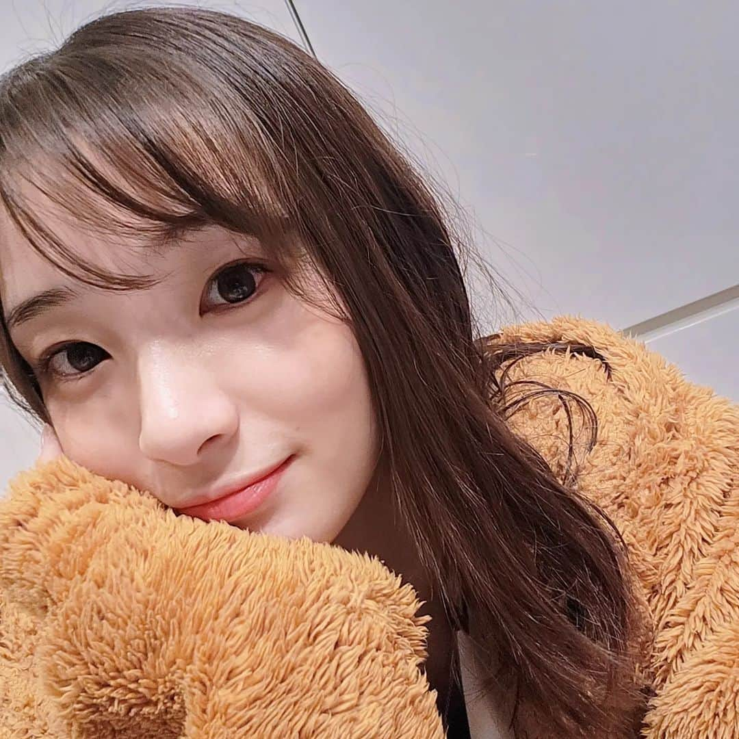 足立梨花さんのインスタグラム写真 - (足立梨花Instagram)「💇‍♀️✨️ @roi_salon  野口さんカット✂️  #ROI #美容院 #イメチェン #明日から #新しい作品 #がんばりまーす」2月7日 19時45分 - adacchee