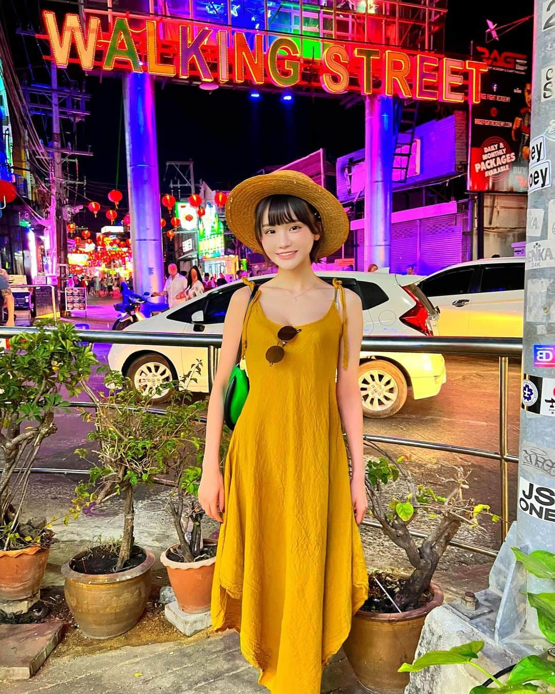 みもれもんさんのインスタグラム写真 - (みもれもんInstagram)「This is Pattaya's Walking Street 🍋🎀 There were go-go bars and various shops ❤️ 🔥 Let's go GO GO  ここはパッタヤーの ウォーキングストリート🍋🎀 ゴーゴーバーや色んな お店がありましたぁ❤️‍🔥  GOGOしちゃうぞ＼(^ω^)／  #タイ #パタヤ #Pattaya #ウォーキングストリート #walkingstreet   #Thailand #bangkokthailand #みもれもん #mimolemon #ootd #れもん #travelphotography #」2月8日 12時02分 - mimore_mon0929