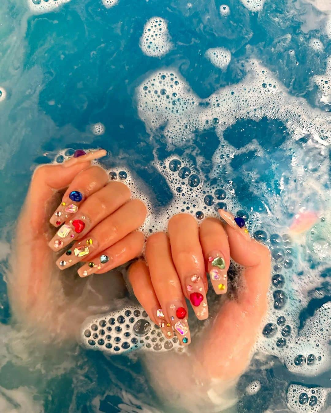 なかむらあんさんのインスタグラム写真 - (なかむらあんInstagram)「emokawaii🌈🫧🛁💅🌏💕  #宝石箱 #宝石箱ネイル」2月8日 19時33分 - popotsun_1127