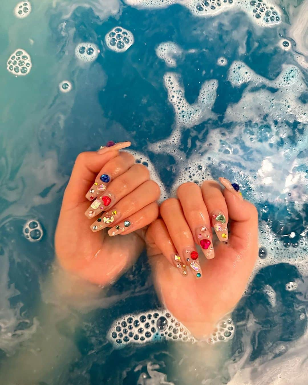 なかむらあんさんのインスタグラム写真 - (なかむらあんInstagram)「emokawaii🌈🫧🛁💅🌏💕  #宝石箱 #宝石箱ネイル」2月8日 19時33分 - popotsun_1127