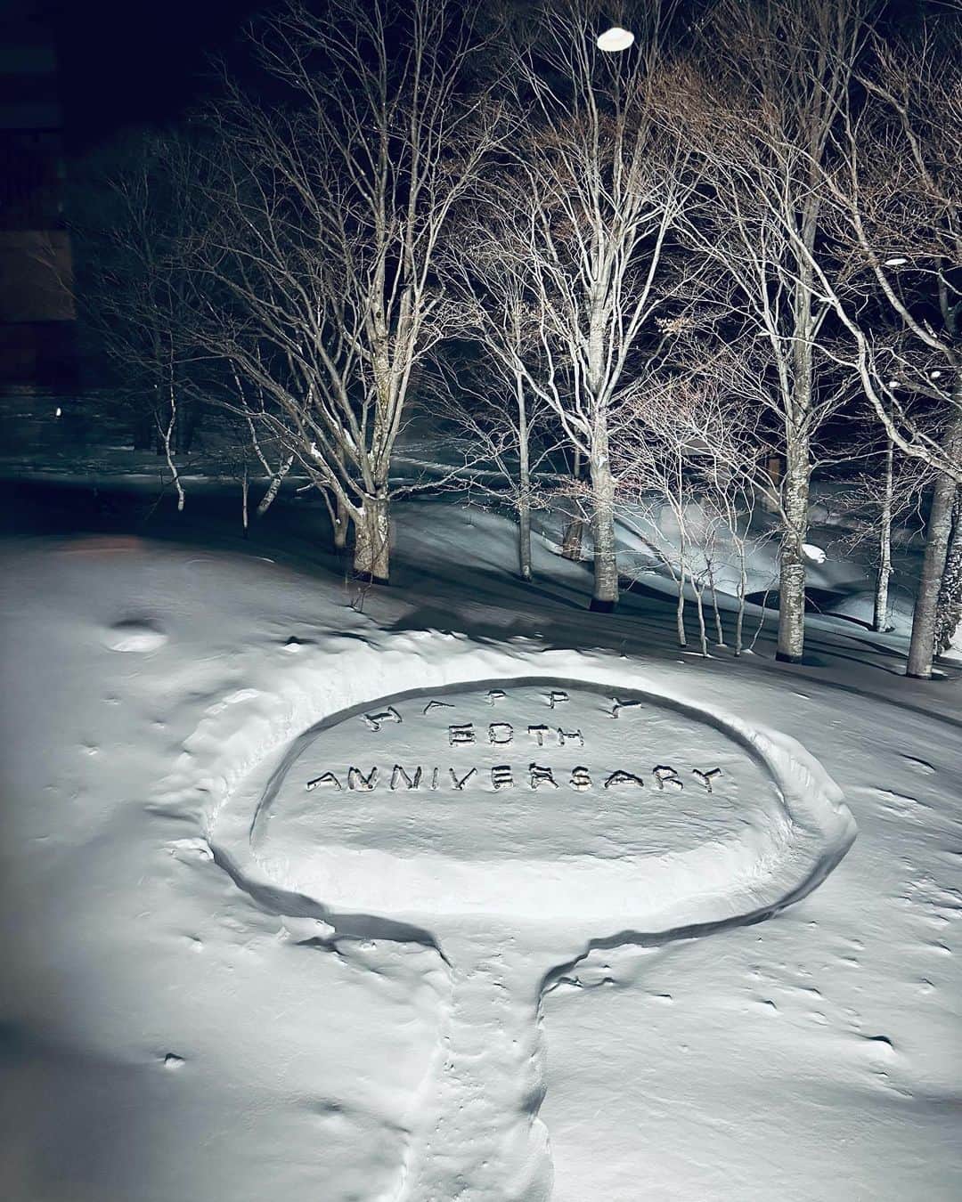 伊達公子さんのインスタグラム写真 - (伊達公子Instagram)「お友だちのBirthdayのお祝いをお願いしたらなんて素敵なメッセージの演出❣️ 小枝で雪の上にメッセージが！！ ラウンジの窓から雪が降っている外を眺めたら見つけたっ。 @kikkochoco さん おめでとうございます。 そして @hotelgrandphenix  ありがとうございます。  奥志賀スキー1日目  #伊達公子 #kimikodate  #テニス  #テニスプレイヤー #tennis  #tennisplayer #2023年2月8日 #奥志賀 #okushiga #グランフェニックス #glandphenix #長野 #nagano #ski #スキー #1日目 #day1 #奥志賀高原スキー場」2月8日 21時39分 - kimiko.date