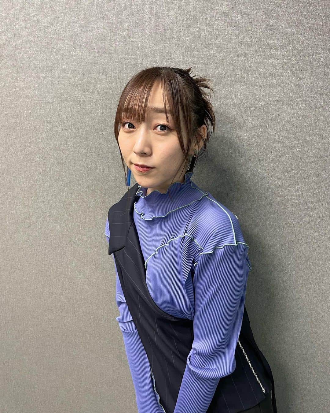 須田亜香里さんのインスタグラム写真 - (須田亜香里Instagram)「マイナビ TECH+のセミナーで講師させてもった時の時の衣装。 まだ全身載せてなかったけど、アシメでとっても可愛いかったんだよー☺️💜 #須田亜香里衣装 #カチモリヘア」2月8日 21時41分 - akarisuda