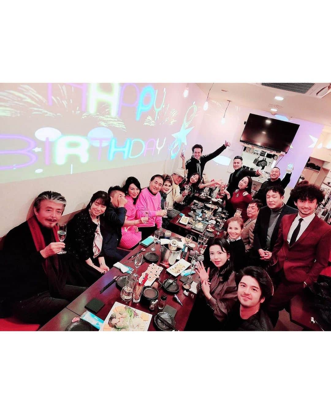 神田うのさんのインスタグラム写真 - (神田うのInstagram)「2月6日は大好きなデヴィ夫人💕のリアルバースデー㊗️🍾🎂😊  樹生さん💕の馬肉店『樹馬』でドンちゃん💕れいさん💕靖子さん💕万里奈ちゃん💕たか君💕そして夫人のご友人方💕とお誕生日のお祝いをしました🥂  83歳になられた夫人💕 美しくて✨強い女性✨ パワフルに生きるそのお姿はみんなのHOPEです❤️  大好きでリスペクトしている方です❤️  夫人💕お誕生日おめでとうございます🎂🎈🎁☺️✨  @dewisukarnoofficial  @donkonishi1009  @osawa_mikio  @yasukoog  @_marinakato_  @takatoshi__1126  @kiba_gotanda   #デヴィ夫人#リアルバースデー#バースデー#お誕生日#お誕生日会#happybirthday#お誕生日おめでとうございます#ドン小西 先生#大沢樹生 さん#夏美れい さん#小倉靖子 社長#加藤万里奈 ちゃん#小柳たかとし 君#神田うの#unokanda#馬肉店#樹馬」2月8日 22時48分 - unokandaofficial