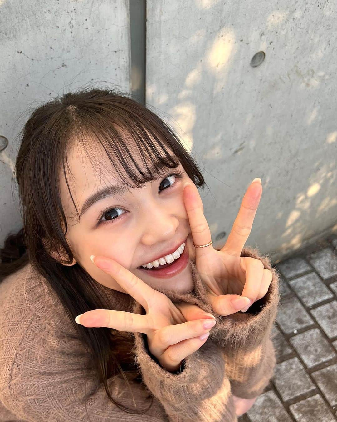 林芽亜里さんのインスタグラム写真 - (林芽亜里Instagram)「🎀 ⁡ 写真撮る時だけコート脱いだんだけど 風が冷たかった~🍃！そりゃそーだ🙃笑 ⁡ ⁡ 明日は東京雪みたいだ~⛄️ ⁡ ⁡ #林芽亜里 #archives #TreatUrself  #カラコン #ふわナチュラル #ふわグレー #凛」2月9日 17時10分 - meari__hayashi