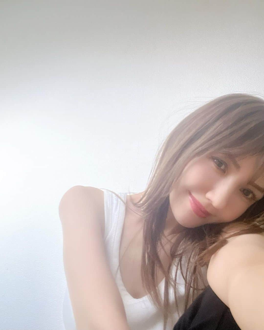 美香さんのインスタグラム写真 - (美香Instagram)「美stの付録のリップが 可愛すぎる💋  美香本もとっても可愛い付録がつくよ💖（限定です✨） ４月がたのしみー！  @be_story_official」2月9日 18時10分 - mikaofficial99
