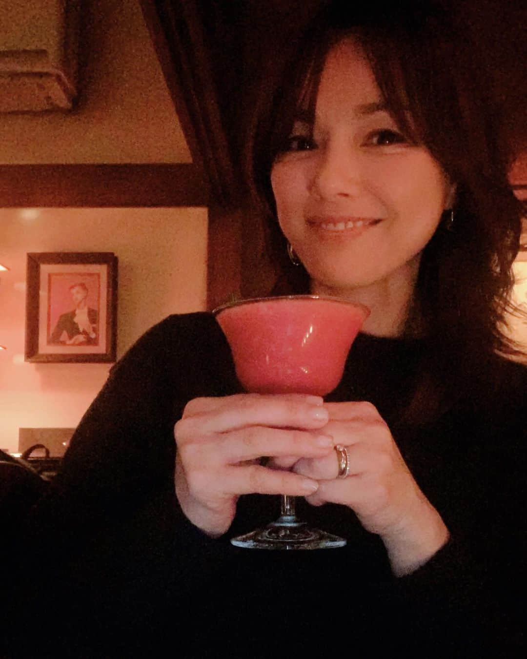 相川七瀬さんのインスタグラム写真 - (相川七瀬Instagram)「先日の福岡の夜。ツアー前で、お酒を控えている私に、スペシャルイチゴジュースを作ってくれた😊なんとも、オシャレなイチゴジュース！甘くて美味しかったー❤️明日から名古屋、大阪と参ります🎤待っててね😊  #ツアー中 #断酒 #無事終わったら #シャンパン」2月9日 18時24分 - nanasecat