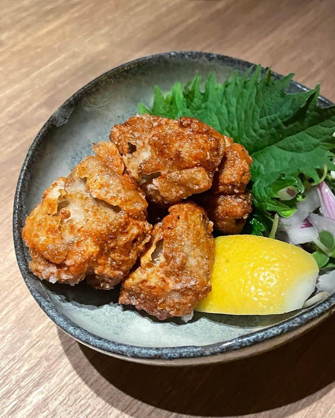 Manaさんのインスタグラム写真 - (ManaInstagram)「🥩♥️♥️ 美味しいお店を発見しました😍 落ち着いた店内で牛肉のフルコースがいただける、「由乃 別邸　栄住吉店」 ⁡ 葱巻きタンしゃぶコースを いただきました😊✨ ⁡ 圧巻の…！葱巻きタン！！！ 他のお料理も、どれもこれも全て ほっぺたが落ちそう〜なくらい美味しくて また是非、行きたいなと思いました☺️💕 ⁡ ⁡ －MENU－ おばんざい四種盛り合わせ 月見和牛ユッケ →A5ランクの霜降を大将秘伝のタレで！ 大将おまかせの本日の刺身 和牛ランプのタタキ 和牛もつの唐揚げ 葱巻きタンしゃぶ 黒トリュフ雲丹肉寿司 〆の一品 一口甘味 ⁡ ⁡ 日刊ケリーにも詳細が掲載されているから、チェックしてみてね！ ⁡ ⁡ 📍由乃 別邸　栄住吉店 愛知県名古屋市中区栄3-9-2 GEMS栄8F ⁡ 電話：050-5456-2306 営業時間：17：00-24：00 ⁡ ⁡ ⁡ ⁡ ⁡ #由乃 #由乃別邸 #GEMS栄 #名古屋ディナー #名古屋グルメ #栄グルメ #栄ディナー #和食 #和食デート #愛知グルメ #愛知ディナー #和牛 #葱巻きたんしゃぶ #トリュフ雲丹肉寿司 #食べログ #美味しいお店 #幸せな時間 #美味しい時間 #pr #日刊ケリー」2月9日 20時55分 - mana.tcy