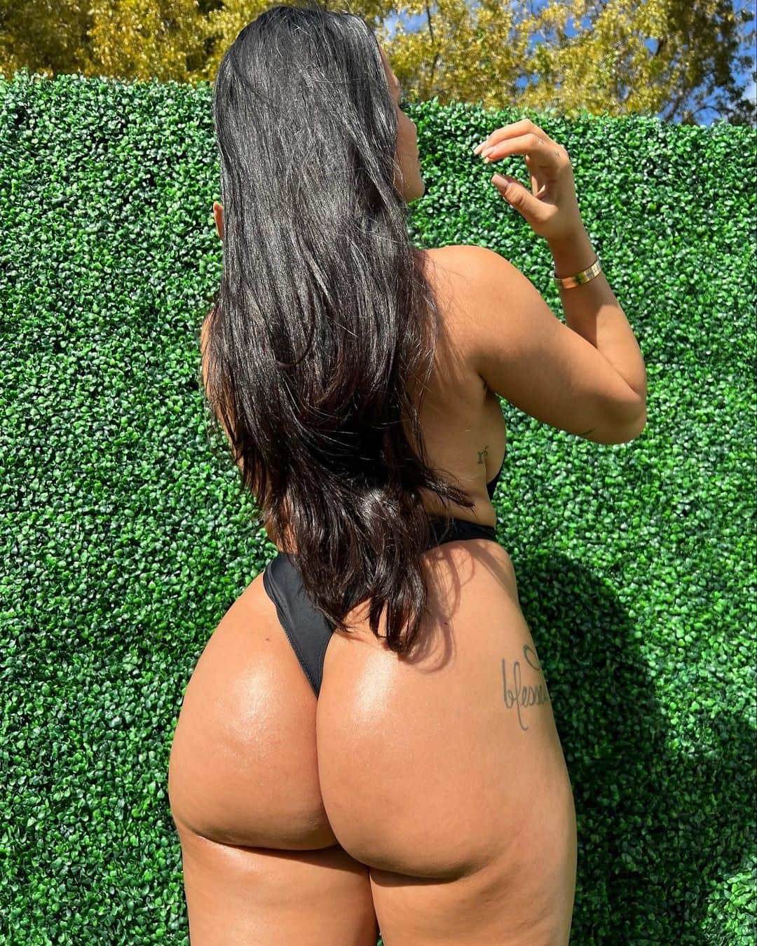 Katya Elise Henryさんのインスタグラム写真 - (Katya Elise HenryInstagram)「I took some time off to rest & now it’s game time b*tches 😘  For the girl who's ready to push boundaries, challenge expectations and rediscover her true potential. 💫 The 8-week Comeback Challenge is officially here. Are you ready to redefine your limits?  This challenge is open to EVERYONE - whether you're a 24/7 gym girly, just starting out your fitness days, or looking to make THE comeback. 😏 Let's take your training intensity to the next level!  What's Included: - 8 week workout plan (w killa leg pump days, upper bod combos, and fat-burning HIIT) - 8 week recipe plan (800+ yummy meals to choose from) - Access to the @wbkfit app and squad forum  ... btw, are you a social girl?! Good news, cuz you can win a $1000 activewear haul simply by tagging & checking in throughout the 8 weeks!  The world better be ready, cuz once we're done, it's over for them bishes 😈 Sign up to the @wbkfit Comeback Challenge today!」2月10日 6時37分 - katyaelisehenry