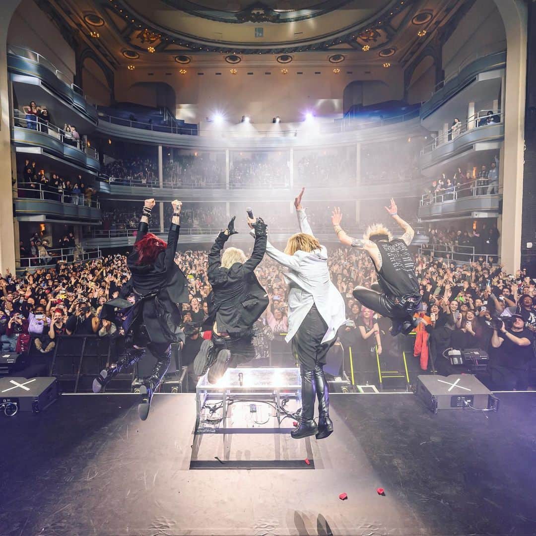 雅-MIYAVI-さんのインスタグラム写真 - (雅-MIYAVI-Instagram)「2023.02.04 at Hammerstein Ballroom in NY. 📸 @toddowyoung   Dont miss the live streaming from our LA show on @veeps   -  #Repost @veeps ・・・ JUST ANNOUNCED: @TheLastRockstars live from their sold-out final stop of their debut tour. Get your livestream ticket and tune in on Feb 10 from wherever you are around the world, exclusively on @Veeps.   #TheLastRockstars #Yoshiki #Hyde #Sugizo #Miyavi」2月10日 11時17分 - miyavi_ishihara