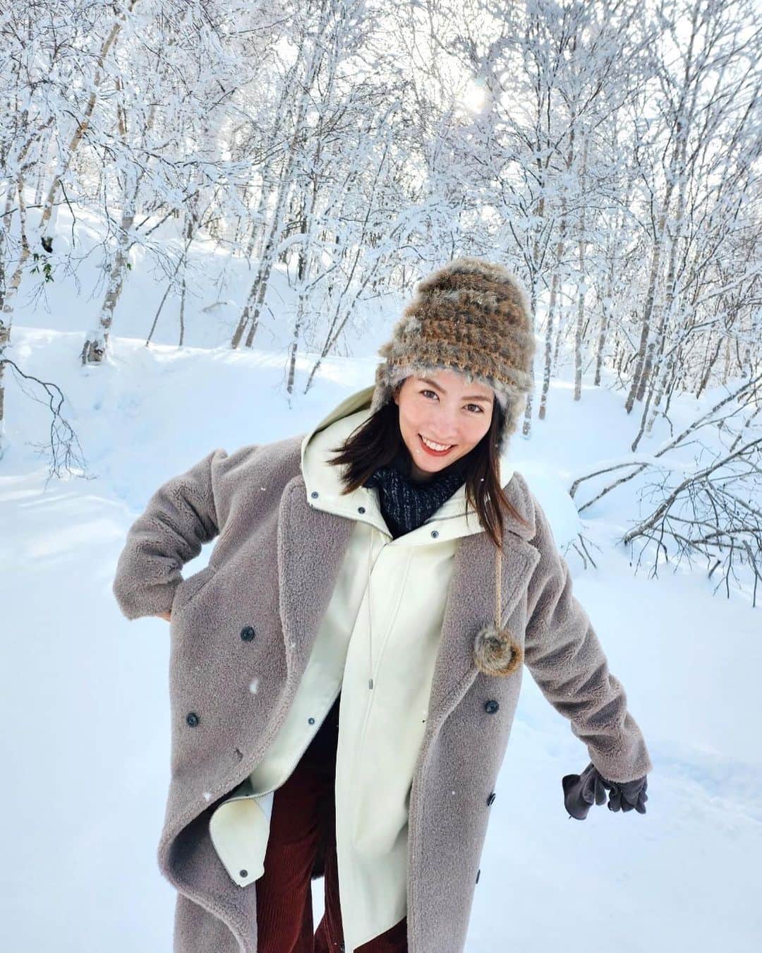 加藤理恵さんのインスタグラム写真 - (加藤理恵Instagram)「真っ白 . . . #樹氷 #snowtree #北海道の景色 #アナ雪の世界」2月10日 12時07分 - vivi_729