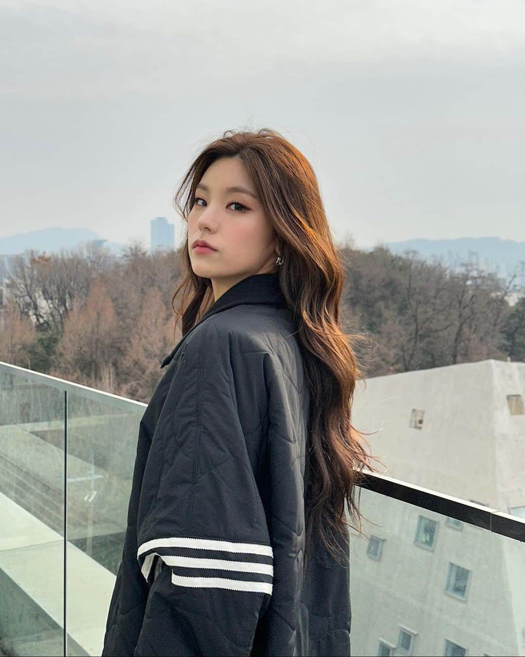 ITZYさんのインスタグラム写真 - (ITZYInstagram)「🖤」2月10日 17時45分 - itzy.all.in.us