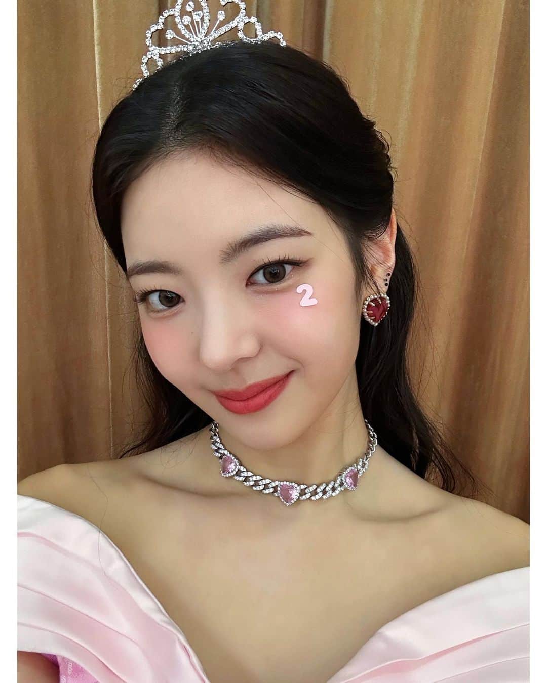 ITZYさんのインスタグラム写真 - (ITZYInstagram)「ITZY The 2nd Fan Meeting 있지 믿지, 날자! "To Wonder World" D-2 #LIA  ✅ YES24 bit.ly/3iTH1tk ✅ Beyond LIVE bit.ly/405I1vc  🏰 2023.02.12 SUN 5PM (KST) 🏰 KBS ARENA & Beyond LIVE  #ITZY #MIDZY @itzy.all.in.us  #있지믿지날자 #ToWonderWorld」2月10日 19時00分 - itzy.all.in.us