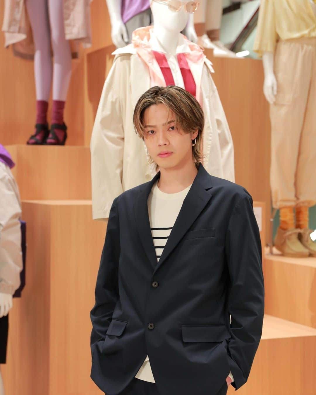 やまとさんのインスタグラム写真 - (やまとInstagram)「コムドットメンバー全員でUNIQLO LifeWear Exhibition 2023SS in TOKYOにお邪魔しました。 昔から愛用させていただいているユニクロのイベントということもあり、感慨深い気持ちになりました。コムドットメンバー全員でこのお仕事ができたことを誇りに思います。  #UNIQLO2023SS  @uniqlo_jp @uniqlo_with」2月10日 20時16分 - com.yamato