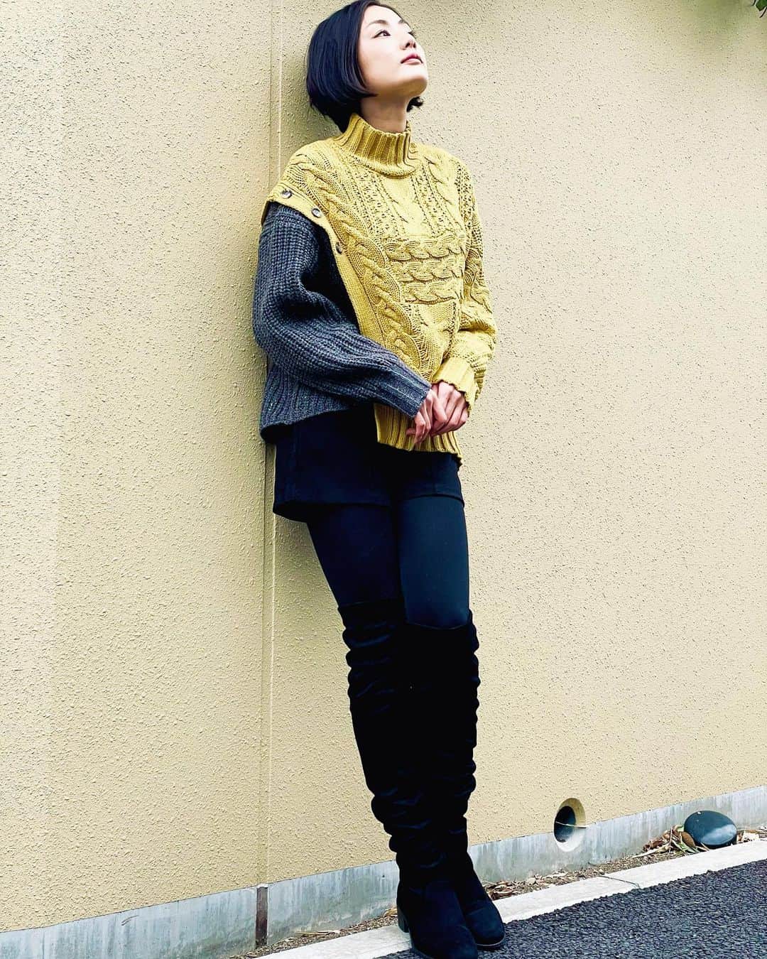 片山萌美さんのインスタグラム写真 - (片山萌美Instagram)「🫶  ねぇねぇあのね、 私服で リアルに5年ぶりくらいに着た ショートパンツとニーハイブーツの コラボをせっかくなので みて。  #自己満 ！ #moemikatayama  #私服 #骨格ウェーブ　 #イエベ春　 #ブルベ夏」2月11日 0時01分 - moet_mi