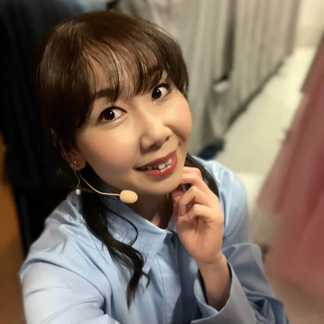 音無美紀子さんのインスタグラム写真 - (音無美紀子Instagram)「11月9日、麻友美が出演しているミュージカル「ギラギラ　六本木不死鳥ホスト伝説」 初日、ドキドキ、ワクワクしながら観てきました。 ホストクラブのNo.1ホストと恋に落ちる常連客の女性を演じているのが麻友美。 今回の舞台は、神崎順さんがミュージカル初演出、作詞作曲、構成振り付け。これは本当に大注目すべき事！順さん、凄い！ その順さんの作った舞台に花を添えられる様に、彼の目指すミュージカルの一つのコマにならないと、と麻友美はかなり悩んだみたいです。 麻友美の持ち前の涼やかな歌声、恋心の切なさが伝わって良かったと思う。(すみません、親バカで） 主演の格好いい賀集利樹さんもミュージカル初挑戦（新鮮だった)、神崎順さん率いる10caratsによるキラキラのショー場面、なんと言っても特別出演の小林旭さんの貫禄、 見どころ満載の舞台でした。 12日まで渋谷の伝承ホールでやっています。 キラキラ大好きな私は心から楽しみましたわ。  #ギラギラ #村井麻友美 #神崎順さん #賀集利樹さん」2月11日 2時05分 - mikikootonashi