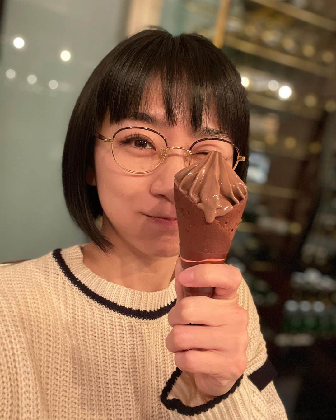 時東ぁみさんのインスタグラム写真 - (時東ぁみInstagram)「寒い日のアイスって美味しさ増すよね！？！ ・ デザートビュッフェの締めにいただきました🍦 次はいついこうかな〜？ このいつものメンバーにLINEしよーっと☆ ・ 我慢せず食べて、その分動くっ！！ ストレスフリーが一番の健康だっ！！ ・ #時東ぁみ #イチゴ #いちご #strawberry #いちごビュッフェ #イチゴビュッフェ #ビュッフェ #buffet #恵比寿 #ebisu #ウェスティンホテル東京 #westin #ホテルビュッフェ #hotelbuffet #🍓 #アイス #アイスクリーム #icecream #🍦 #寒い日のアイス #美味しさ増す #我慢しない #食べまくり #ストレスフリー #stressfree #一番の健康」2月11日 7時53分 - amitokito