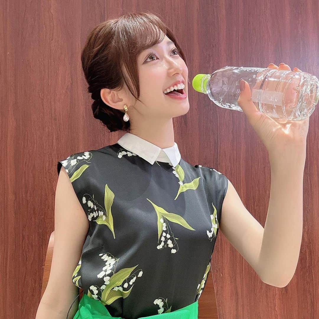 佐々木舞音さんのインスタグラム写真 - (佐々木舞音Instagram)「. . #akb48歌唱力no1決定戦  昨日はユニット予選と個人戦組分け抽選会でした🎁 . 初の試みとなったユニット戦は個人戦とはまた違った厚みのある皆さんの歌声に聴き入っていました！決勝に進む上位8組が無事に決まりました👏 . そして、とっても大事な組分けもとても面白い振り分けになったと思います！ . ３月２日にユニット戦、 ３月３日に個人戦の決勝大会が日本青年館で開催されます！！ こちらも進行務めさせていただく予定です❣️ . 私も初めての決勝大会、ドキドキしますが頑張ります！！ . ガッツポーズで写真を撮るつもりが素敵な歌声を聴いていたら私も歌いたくなってきてしまいました笑 .  #akb48 #nmb48 #hkt48 #ske48 #ngt48 #stu48  .」2月11日 16時29分 - sasakimaine