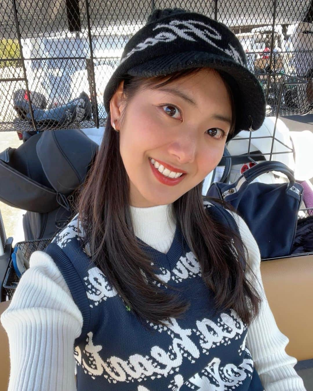 尾花貴絵さんのインスタグラム写真 - (尾花貴絵Instagram)「🏌‍♀ . 最高のゴルフ日和だった日のラウンド⛳  ベスト更新できそうだったの…！！！ 最終ホール、ウキウキしてたらいきなりOBを出してしまい 一気に崩れちゃいました🤦🏻‍♀️💭笑  あ"ぁー 悔しいからリベンジしに行きたい🥺❤‍🔥 . この日のウェアはAll @vivaheartofficial でした。 . . #golf #golfwear #vivaheart #golfing #golfstagram」2月11日 17時24分 - kie_obana_