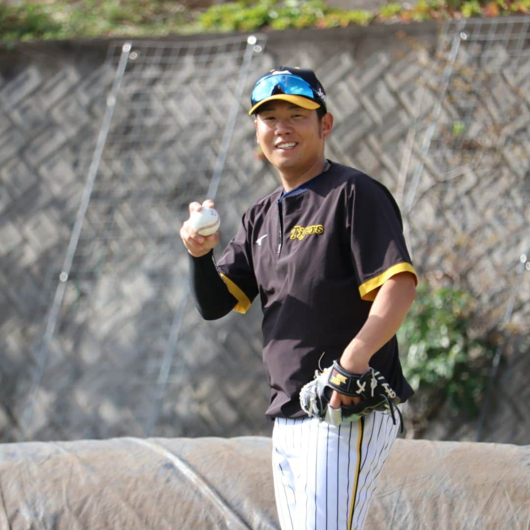 阪神タイガースさんのインスタグラム写真 - (阪神タイガースInstagram)「2月11日、宜野座村野球場での春季キャンプの様子・投手編です！ #ジェレミービーズリー 選手 #馬場皐輔 選手  #二保旭 選手 #岩崎優 選手 #西勇輝 選手 #島本浩也 選手 #石井大智 選手 #才木浩人 選手 #西純矢 選手 #伊藤将司 選手 #岩貞祐太 選手 #阪神タイガース #宜野座キャンプ #宜野座村 #ARE ★キャンプ中継は#虎テレ で！」2月11日 18時02分 - hanshintigers_official