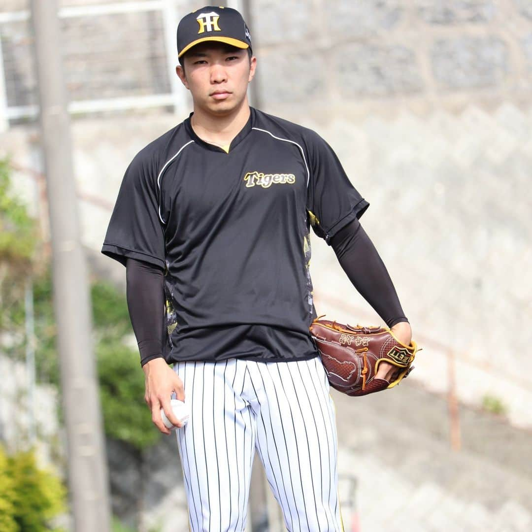 阪神タイガースさんのインスタグラム写真 - (阪神タイガースInstagram)「2月11日、宜野座村野球場での春季キャンプの様子・投手編です！ #ジェレミービーズリー 選手 #馬場皐輔 選手  #二保旭 選手 #岩崎優 選手 #西勇輝 選手 #島本浩也 選手 #石井大智 選手 #才木浩人 選手 #西純矢 選手 #伊藤将司 選手 #岩貞祐太 選手 #阪神タイガース #宜野座キャンプ #宜野座村 #ARE ★キャンプ中継は#虎テレ で！」2月11日 18時02分 - hanshintigers_official