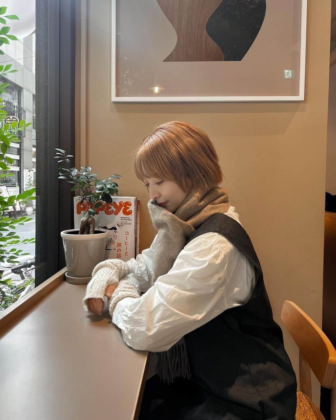 ゆ い りさんのインスタグラム写真 - (ゆ い りInstagram)「時間のある朝に朝活してる♡☕️ 東京にはほんとにたくさんのカフェがあるから行ったことないところを探して行くのが楽しい☺️🤍🎶 ここのカフェも落ち着く空間で最高でした🥹  ㅤ 久しぶりに #ゆいりふく ! @nostalgia_jp のジャンパースカート、 デニムでマーメイドの形がかわいい🥹♡ ㅤぽわん袖のブラウスと合わせて🎶 ㅤZOZO1,000円オフ中です♡ ㅤ ㅤ #nostalgiajp #ノスタルジア #noszozo #teroncoffee」2月11日 20時40分 - pamyuiri