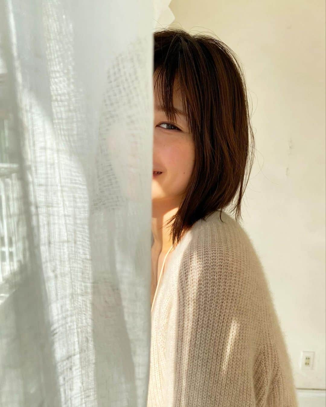 冴木柚葉さんのインスタグラム写真 - (冴木柚葉Instagram)「. 『FRIDAY』オフショット♡  ベビーピンクは安定に可愛いよね🤭 たくさんの反響がありとても嬉しいです！！  色んなところでランキング1位…😭❤️‍🔥 ありがとうございます！🥇  #friday  #フライデー」2月11日 20時59分 - yuzuha_saeki