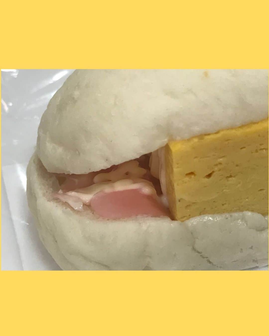 伊藤聡子さんのインスタグラム写真 - (伊藤聡子Instagram)「先週のアップ♪の衣装はYOSHIE INABAのワンピースでした😊 差し入れのサンドイッチに「ガリ」の文字が？？ なんと、大きな厚焼き卵と一緒に生姜が入ってました！ ドキドキしながら食べてみたら、米粉パンの中で繰り広げられるお寿司の世界✨✨✨ 大胆だけど、すごくマッチして美味しかったです❣️ もう一つはホイップ＆つぶあんという禁断の組み合わせ💕たまりません〜💕 #メーテレアップ #yoshieinaba #伊藤聡子」2月12日 14時51分 - satokoito73