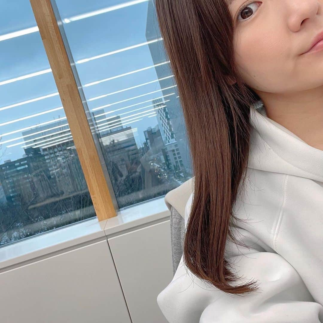 世永聖奈さんのインスタグラム写真 - (世永聖奈Instagram)「✂️ ⁡ ⁡ 伸びたね〜 ⁡ 短いのも好きだったよ〜 ⁡ と言われるようになりました ⁡ 切るか 切らないか ⁡ どっちなんだい ⁡ ⁡ #切るタイミング #行方不明 #どっちがいいかな #悩んでいるだけ #まだ切ってないよ ⁡ #このあとラジオです #SundayMusic＋ #17時30分生放送 #HBC #アナウンサー #世永聖奈  ⁡」2月12日 16時09分 - hbc_yonagasena