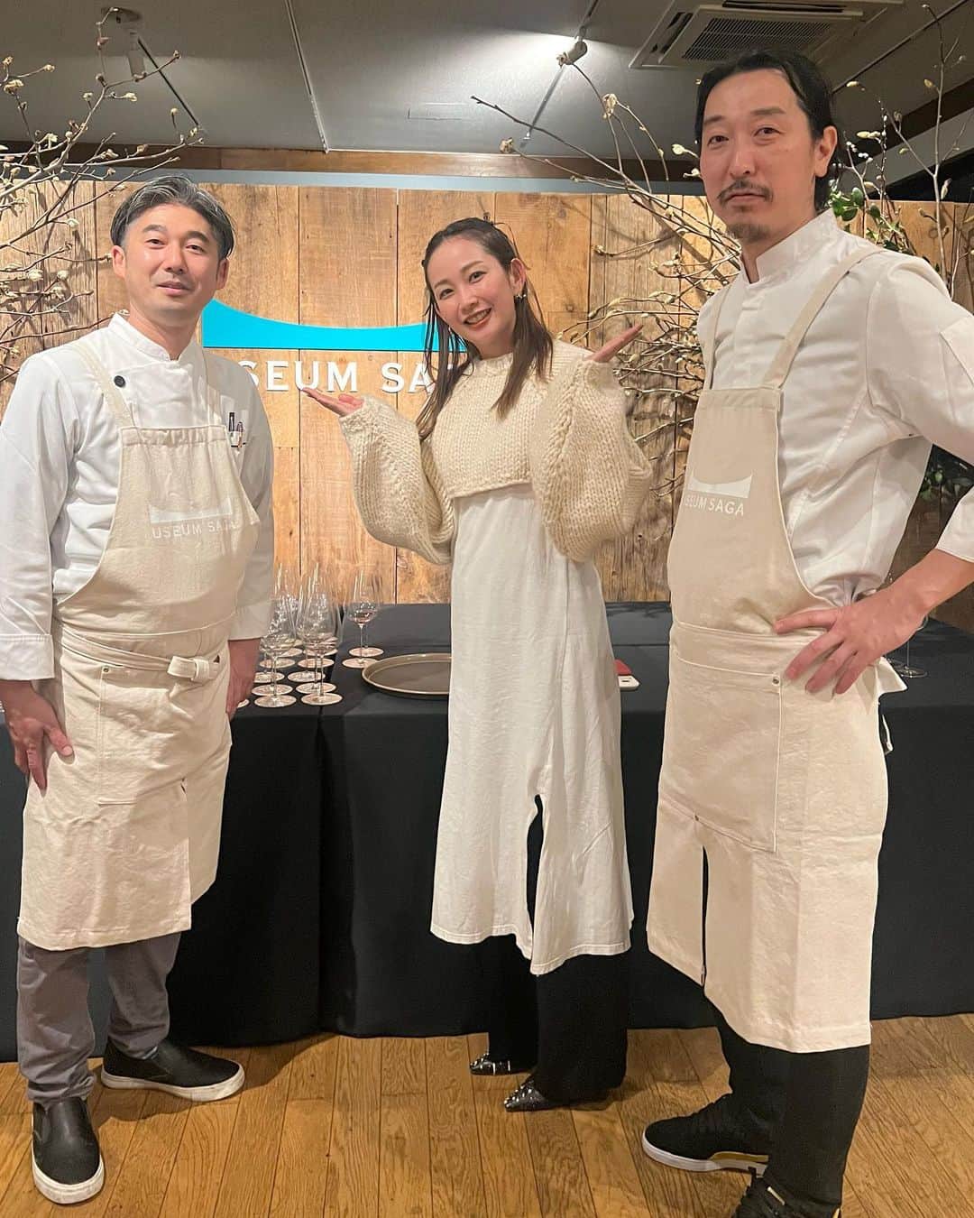 中上真亜子さんのインスタグラム写真 - (中上真亜子Instagram)「🌿 今年もお邪魔して来た USEUM SAGA🍽  美術館（MUSEUM）に飾るような 人間国宝などの器を使い（USE）、佐賀の食材を才能豊かな料理人たちの技で仕上げた料理が楽しめる期間限定のプレミアムレストラン☺️  今回は御船山の麓にある @kajisynergy  で岩手の @yotaro_sasaki さんとソムリエの @moto_okoshi さんと佐賀の器とのコラボレーションを堪能させてもらったよ🤤  九州と東北という 異なる気候の料理と酒のコラボが 本当に新鮮だった😮(案の定 途中理解出来なかった  どのお料理も説明を聞くだけでワクワクして お三方と佐賀の自然の魅力、そして器の魅力がたっぷりと詰まってて 耳も口も目もお腹いっぱいでした🫶(肝臓も)  そしてたくさんのフーディーの方たちと お話しながら頂けたのも楽しかった☺️5回目の開催もとっても楽しみ🫶   #あの日に戻りたい #サガマリアージュ #sagamariage #ユージアムサガ #useumsaga #食材と器と料理人 #ローカルガストロノミー #localgastronomy #destinationrestaurant #旅 #trip #佐賀 #saga #pr #いまも佐賀の日本酒呑んでますはい」2月12日 19時15分 - maako_nakagami