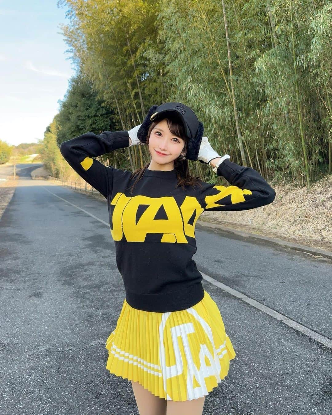 MAYUさんのインスタグラム写真 - (MAYUInstagram)「. 🐝💛💚💙 . ボールが7個も無くなった日。。 普段なかなかOBしないんだけど、ここはしちゃう。。🥹 ブリストルヒル行ったことある人は気持ちわかるかなぁ？🥹 . ウェアは全身 @utaagolf 💛 黄色だいすき💛 . お天気に恵まれて、2月とは思えない気温だったよ〜☀️ 今年は去年に比べてだいぶあたたかいよね！ . . #ゴルフ女子#ゴルフ#ゴルフウェア#ゴルフコーデ#ユタゴルフ#ブリストルヒルゴルフクラブ#golf#golfwear#golflife#golfaddict#golfstagram#golfcourse#golfclub#golfday#utaagolf#utaa#bristolhillgolfclub#골프#골프스타그램#골프웨어#골프스윙#유타골프#유타골프웨어」2月12日 17時36分 - mayu.kina_golf