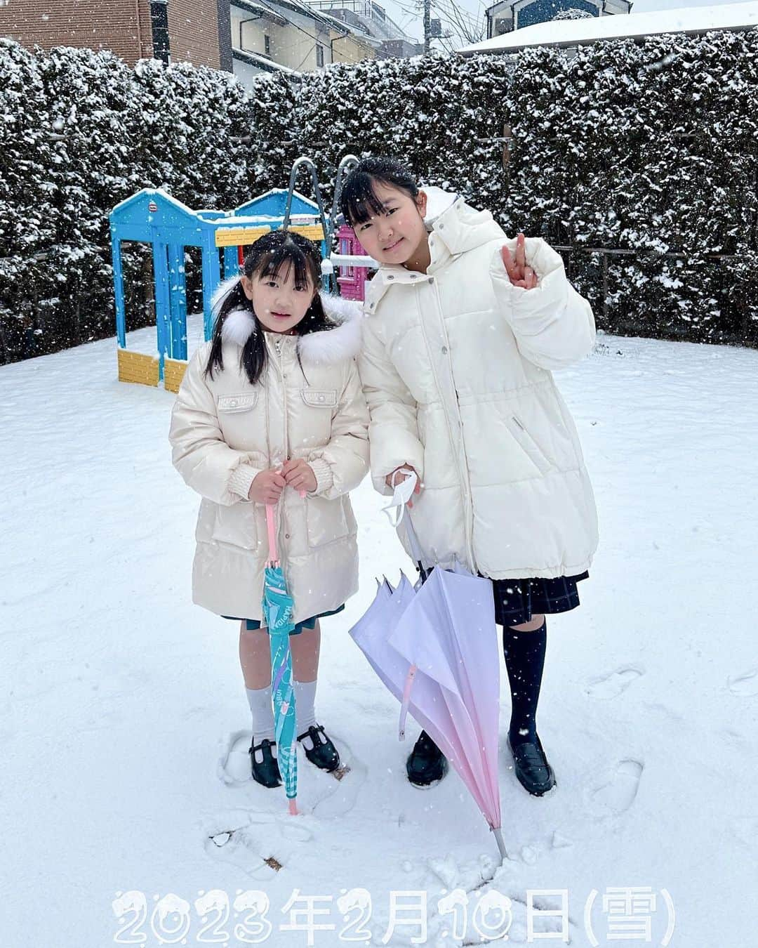 はねまりさんのインスタグラム写真 - (はねまりInstagram)「❄️雪の日の記念❄️  #はねまり #はねまりチャンネル #ユーチューバー #初雪 #hanemari #youruber #japanesegirl #js3 #js5 #女の子ママ #姉妹」2月12日 20時20分 - hanemarisworld