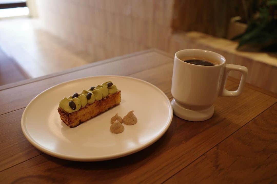 石井輝明さんのインスタグラム写真 - (石井輝明Instagram)「表参道。 すんごく好みなオシャレさ。 表参道でも奥の方だからか、落ち着いててゆっくり過ごせた。  今日はルミネありがとうございました。 明日は幕張です。 明日もよろしくお願いします。  #bouche #cafe #coffee #カフェ #コーヒー #喫茶店 #東京カフェ #表参道カフェ #カフェ芸人」2月12日 20時55分 - comandanteishii