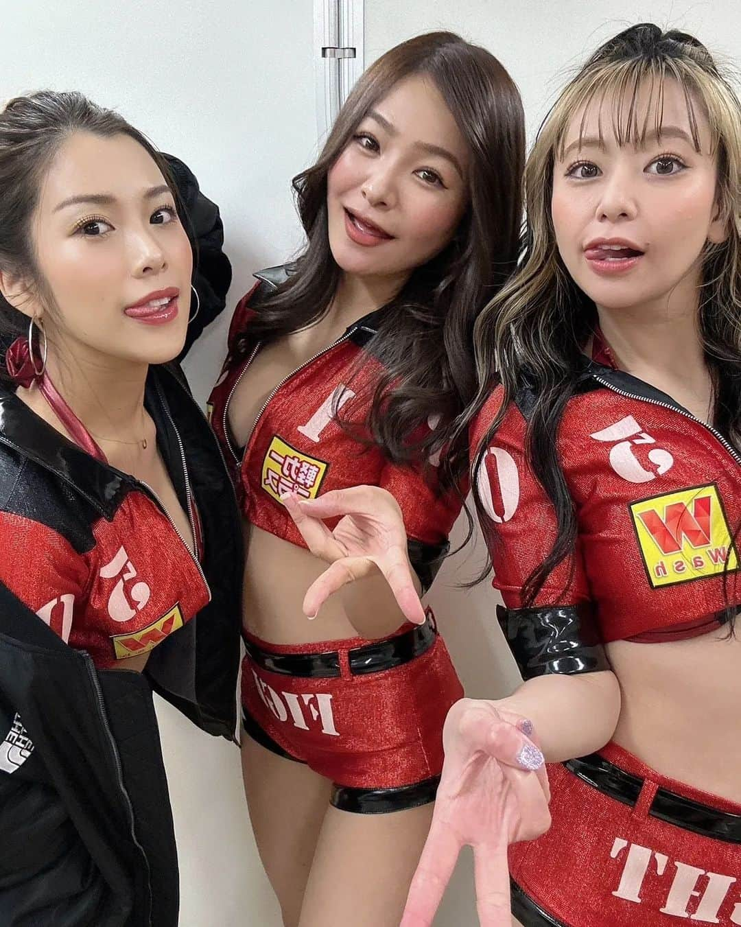 内田瑞穂さんのインスタグラム写真 - (内田瑞穂Instagram)「載せてなかった3150GIRLSメンバーとの写真❣️ さきっぺと、きぽたろーと💗  #内田瑞穂#3150GIRLS#ボクシング#ラウンドガール#hot#asian#Japanese#girl#instagood#ig#ig_japan#igers#amorous#얼스타그렘#일본#섹시#일상#소통#팔로우#性感的#粉我#日本的」2月12日 21時44分 - 1110mizuho